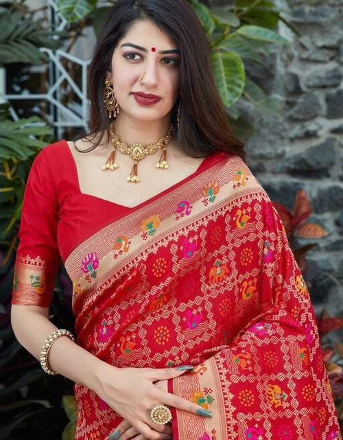 Load image into Gallery viewer, rajyogam banarasi silk saree surat
