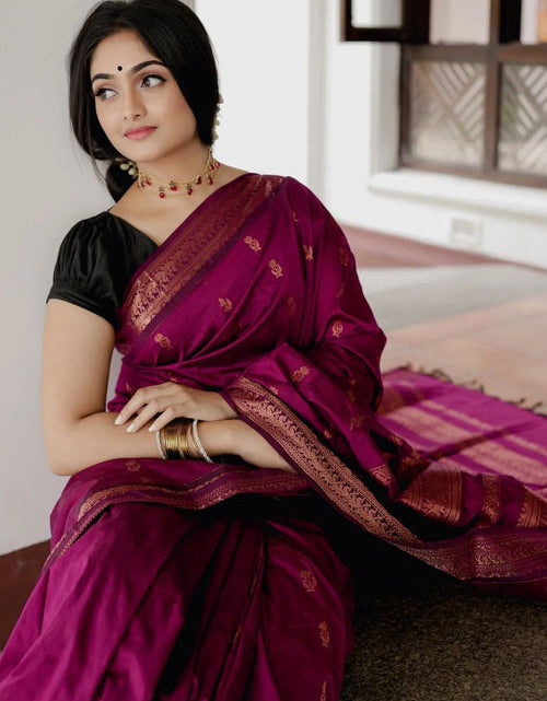 Load image into Gallery viewer, rajyogam banarasi silk saree surat
