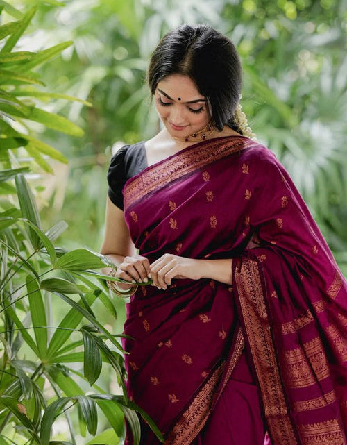 Load image into Gallery viewer, rajyogam banarasi silk saree surat
