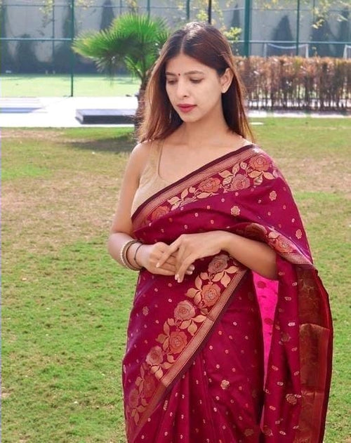 Load image into Gallery viewer, rajyogam banarasi silk saree surat
