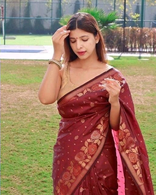 Load image into Gallery viewer, rajyogam banarasi silk saree surat
