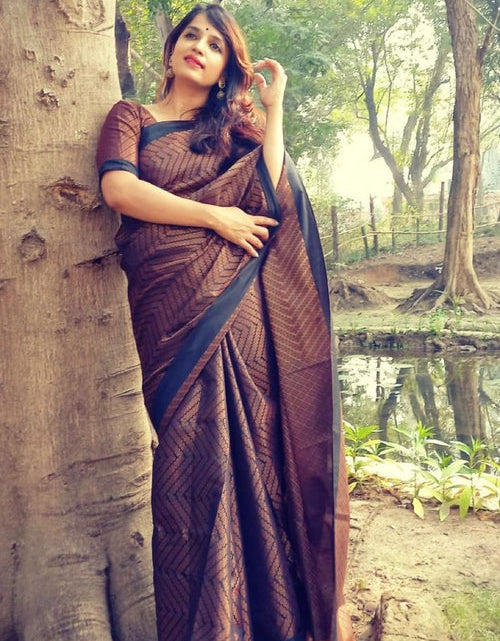 Load image into Gallery viewer, rajyogam banarasi silk saree surat
